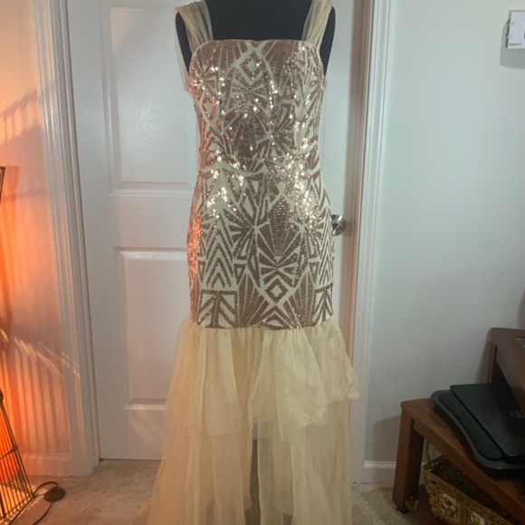 Champagne Sequin Mermaid Hem Evening Formal Gown Size Large - Picture 6 of 12